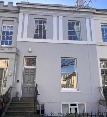 Cheltenham House | No2 Clarence grade II Regency townhouse short walk to racecourse and town centre