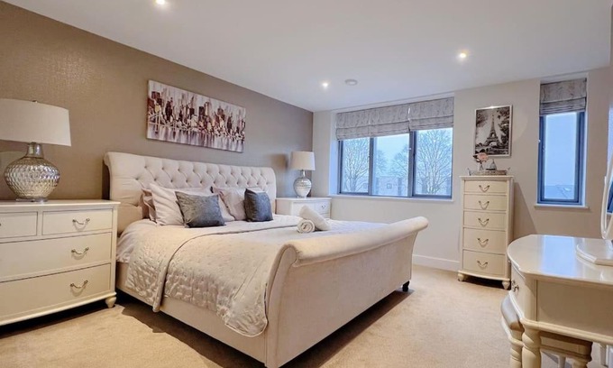 Bicester Villa | No6, Luxury Townhouse near Bicester Village