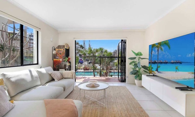 Mermaid Beach Apartment | Nobby's Arcade - Views, Games and Vibes