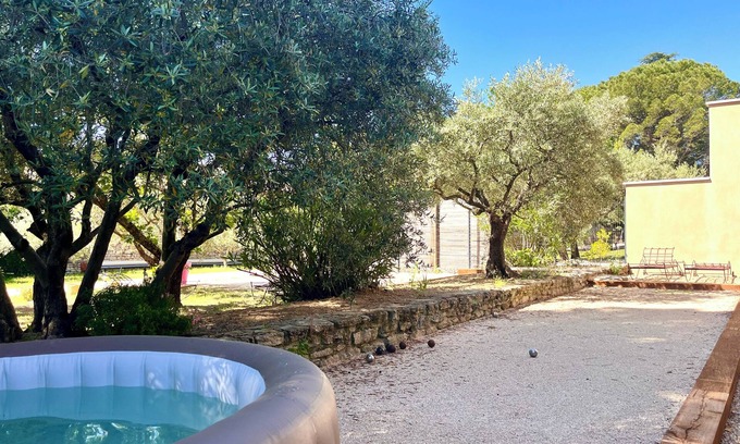 Cabrieres-d'Avignon Apartment | Nolia - Appartement Avec Jardin Privatif