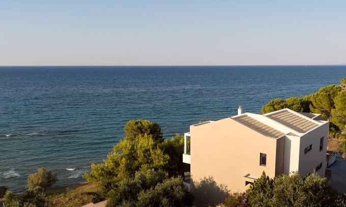 Alikanas Villa | Nomia Villa, a Beachside Retreat (Open for Stays)