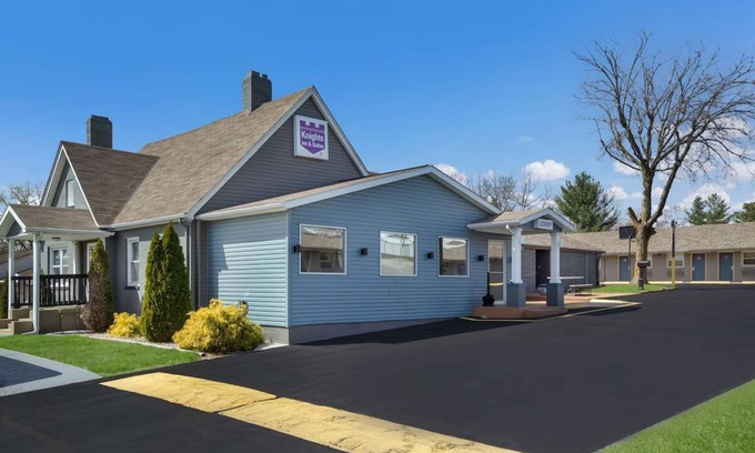 Salem Hotel | Non-Smoking Room: 2 Doubles, Flat-Screen HDTV & Close to John Hay Center