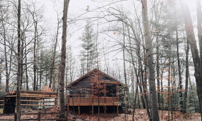 Traverse City House | Nook UpNorth:Secluded w/HotTub