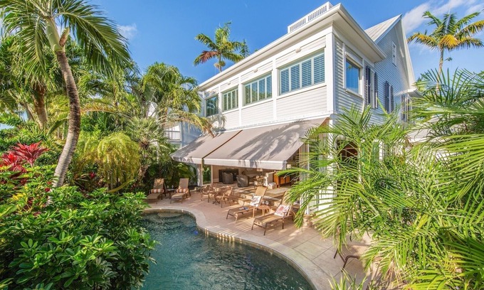 Truman Annex House | *NOONA'S MANSION @ THE ANNEX* Grand Home & Pool + LAST KEY SERVICES.