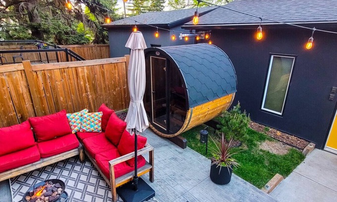 Old Strathcona House | Nordic Sauna 3 Ensuite Baths The Yellow Door Retreat