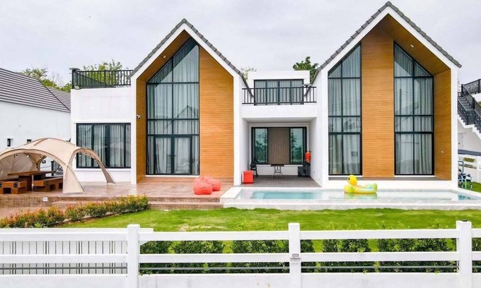 Pong Ta Long Villa | Nordic style: Spacious 600 sq.m, sleeps 22 comfortably. Perfect for large groups