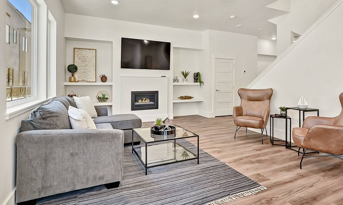 Veterans Park House | North End Townhouse with Foothills Views, walkable to Whitewater Park & Downtown