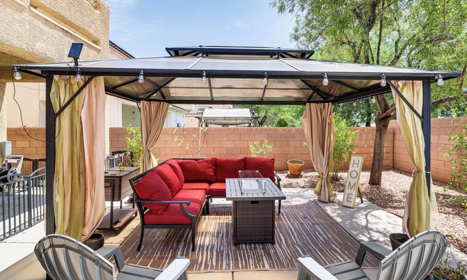 North Las Vegas House | North Las Vegas Home w/Hot Tub - 14 Mi to Strip!