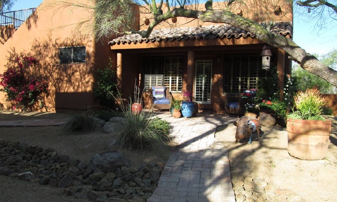 North Scottsdale House | North Scottsdale 1 Bedroom Stand Alone Guest House With Garage.