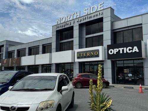 Noord Apartment | North Side Shopping and Apartments