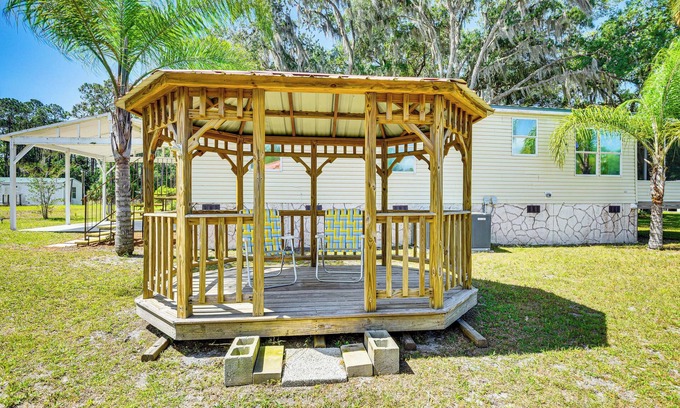 Crescent City House | Northeast Florida Home w/ Pond Views + Fire Pit!