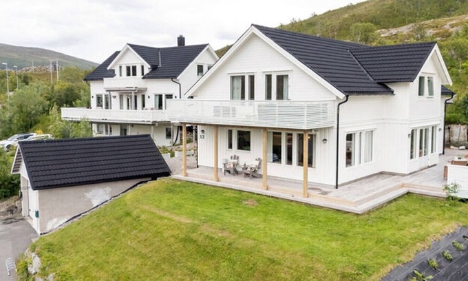 Ersfjordbotn House | Northern Lights adventure! Detached house with a view