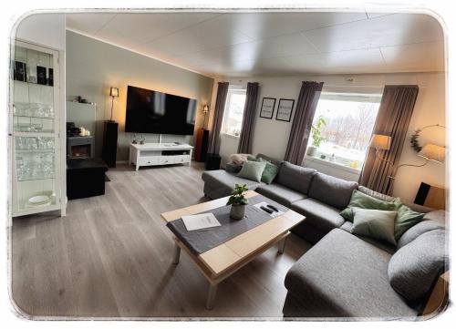 Tromso Apartment | Northern Lights Apt Midtgaard, Kvaløya Tromsø Modern 2BR, Free Parking