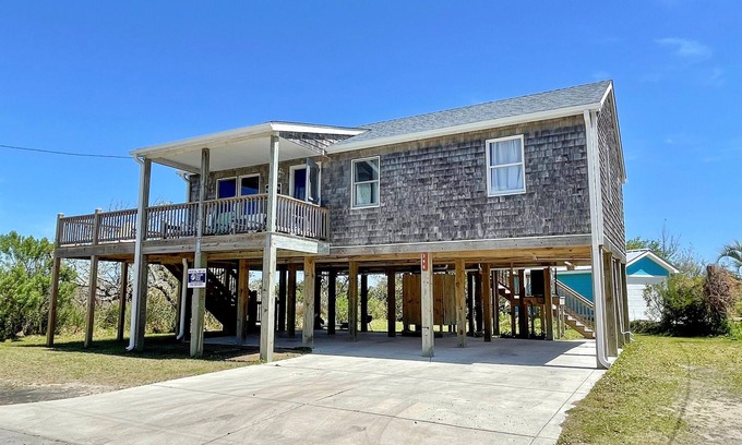 Ocracoke House | Northern Pond: Dog friendly, wrap around porch, screened porch.