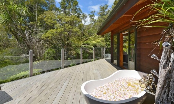 Kaitaia House | Northland's Romantic Wilderness Retreat with Wi Fi
