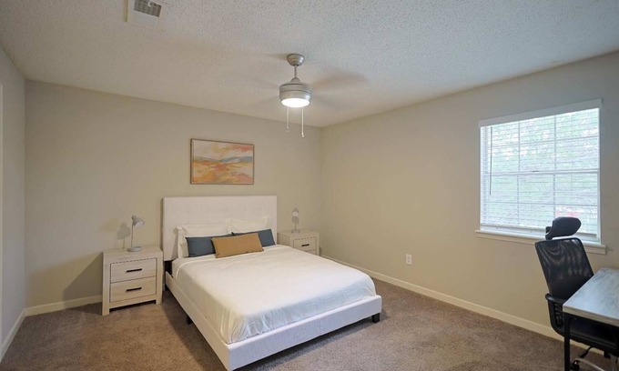 Tougaloo Apartment | Northtown Apartments 10A I Spacious 1 Bed 1 Bath