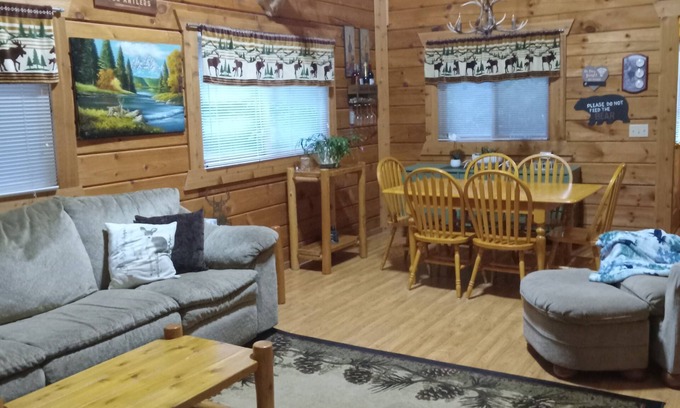 Warrens Cabin | Northwoods style, Cabin. Near Three Bears Resort, & miles of atv/utv trails.