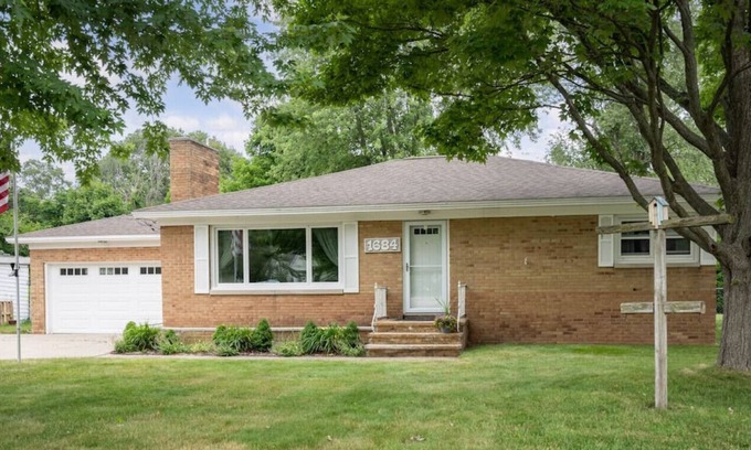 Norton Shores House | Norton Shore · Cute 3 bedroom cottage steps away from the beach