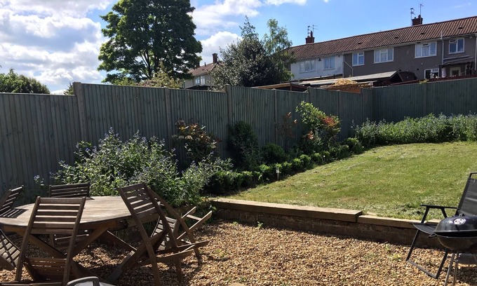 Norwich House | Norwich city Holiday home - free parking & large garden. FREE CANCELLATIONS