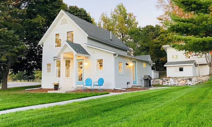 Charlevoix Cottage | Norwood Farm and Vineyard, Village Guest Cottage