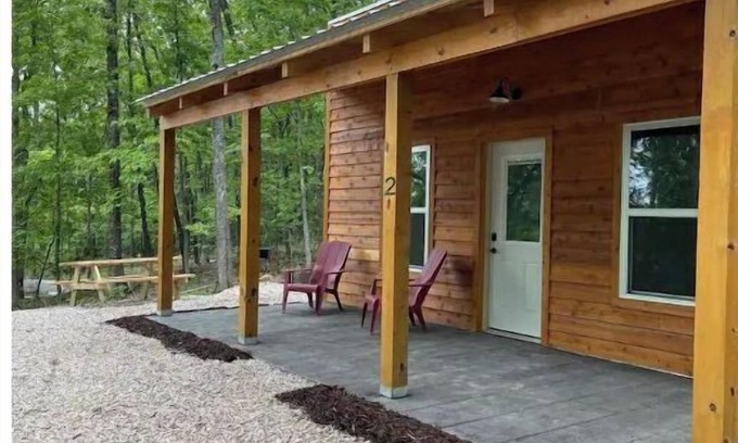 Bourbon Cabin | Nostalgic Route 66 Cabin near Blue Springs Ranch