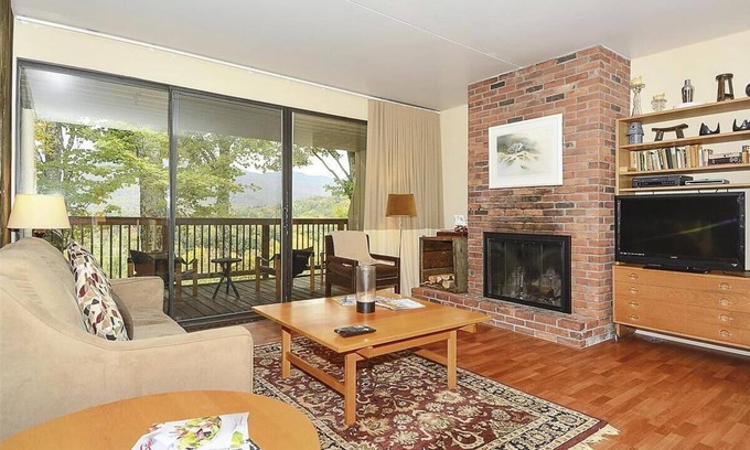 Stowe Area Condo | Notchbrook 2AB Condo - 3 miles to Ski Mountain!