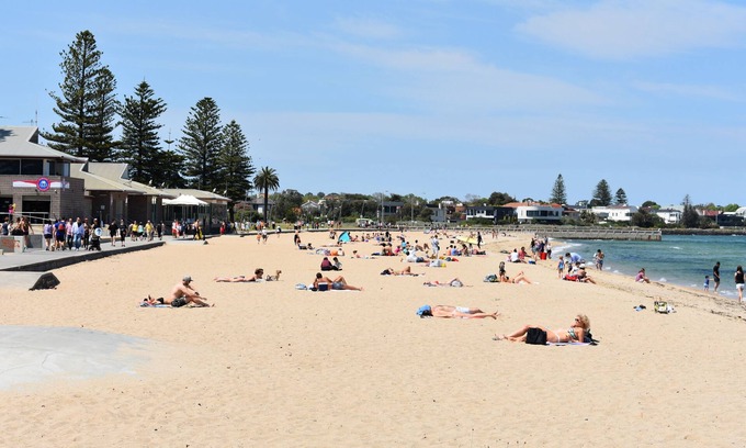 Elwood Apartment | Nothing soothes a soul like a walk on the beach