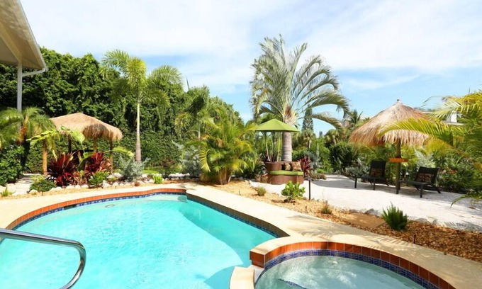 Anna Maria House | Nov/Dec Deals - Waterfront/HotTub/Pool/Dock/PuttGreen/Beach by AMIHomeRental