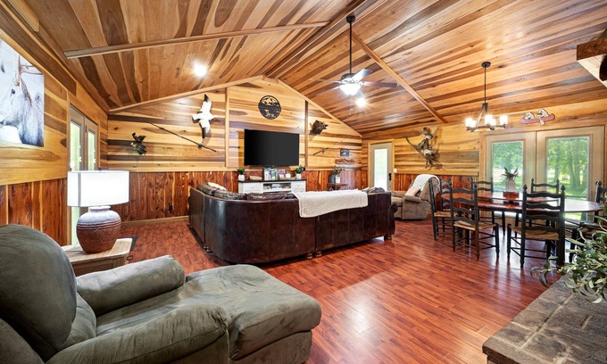 Dover Cabin | November DISCOUNT in affect! Don't Miss out.