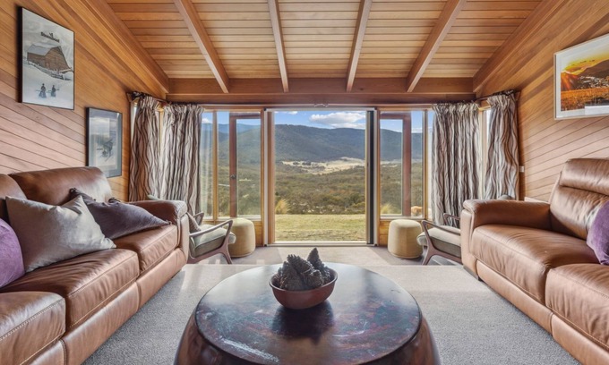 Crackenback Ski Chalet | Nowhere Chalet Crackenback