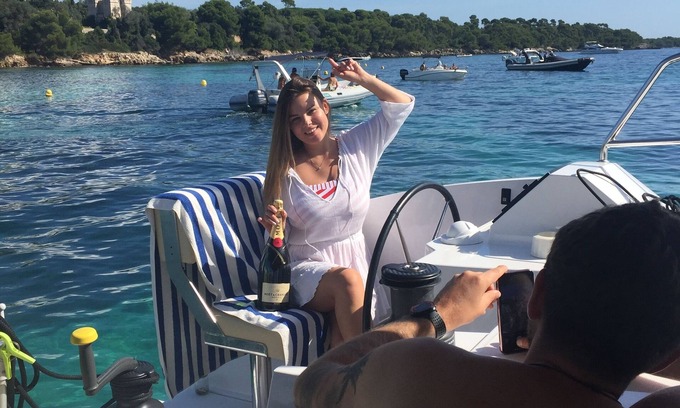 Cannes Old Town Boat Rental | Nuitée à Bord dun Catamaran à Lancre aux Îles