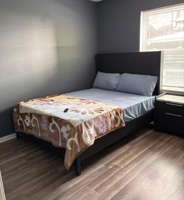 Newark House | Nwk 457 RM 213-F