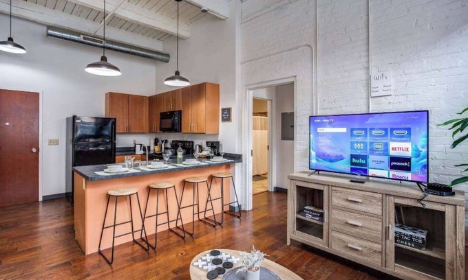 Rochester Apartment | NY Style Loft w/KingBed