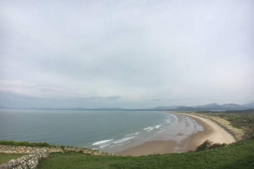Llanfair House | Nyth Y Wiwer, Spacious and Peaceful Bungalow Near Harlech