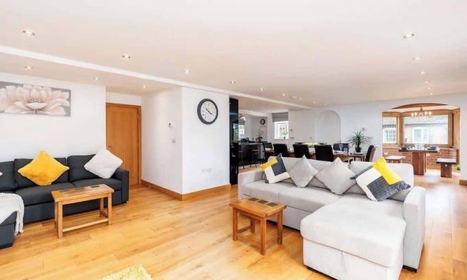 Knowle Sands House | Oak Cottage, Contractors, Professionals & Companies Only, HS2, NEC, BHX, M42