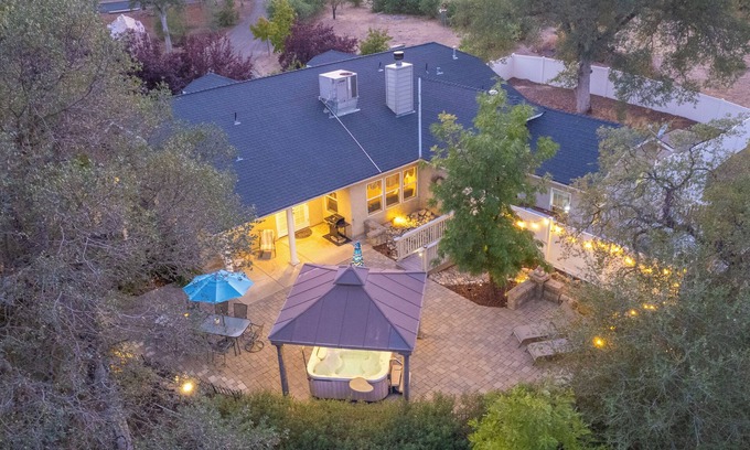 Yosemite Lakes House | Oak Hollow/HOT TUB/E V Charger - near Yosemite