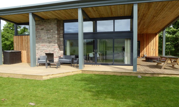 Arden House | Oak Lodge (Auchendennan) - sleeps 4 guests in 2 bedrooms