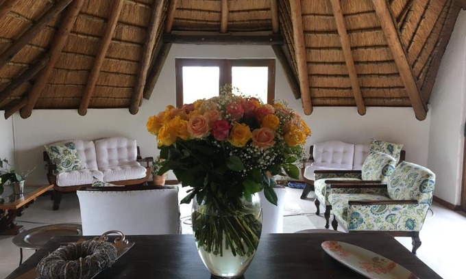 Greater Johannesburg Metropolitan Area Apartment | Oak Tree Lodge, Beaulieu, Kyalami