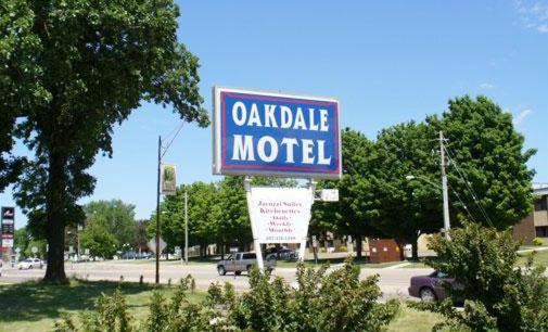 Owatonna Hotel | Oakdale Motel
