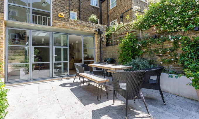 Harrow Road Apartment | Oakington Road by onefinestay