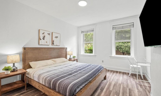 North Oakland House | Oakland/University @C Modern & Stylish Private Bedroom with Shared Bathroom