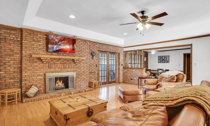 Vernon House | Oaklawn Retreat -4BR -Sleeps 8