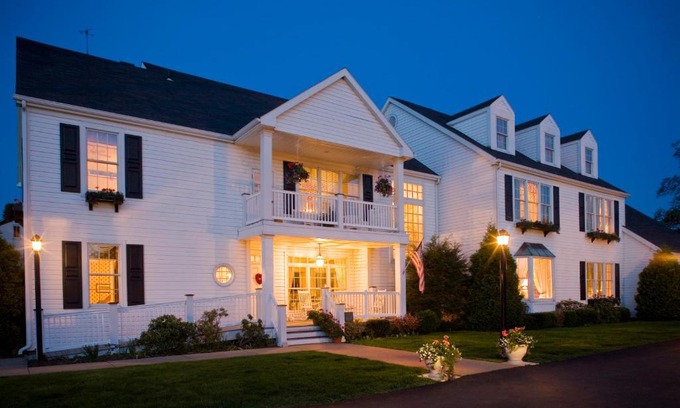 Plum Bed & Breakfast | Oakmont Inn