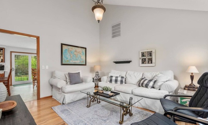 Central Oregon House | Oakway Oasis: within 3 miles of Autzen/U of O