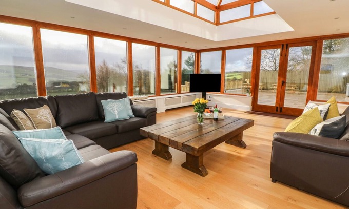 Rhayader Cottage | Oakwood House