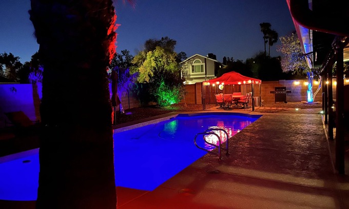 Alta Mesa Community Association House | Oasis in the Desert with 30,000 Gallon Heated Diving Pool & Hot Tub No Heat Fees