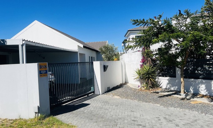 Bloubergstrand House | Oasis of Comfort