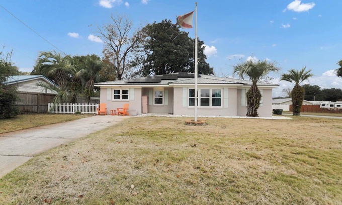 Fort Walton Beach House | Ocean 5-Bed Oasis: Pickleball, Arcade and Grill