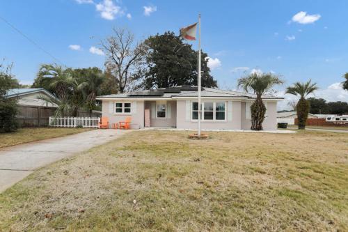 Fort Walton Beach House | Ocean - 5 Beds Retreat with Pickleball, Arcade, Grill & Beach Access!