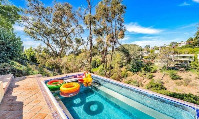 Mission Hills House | Ocean+Bay View large home with Pool+Jacuzzi+Sauna+Game Room+Movie Room+12 Bedsn